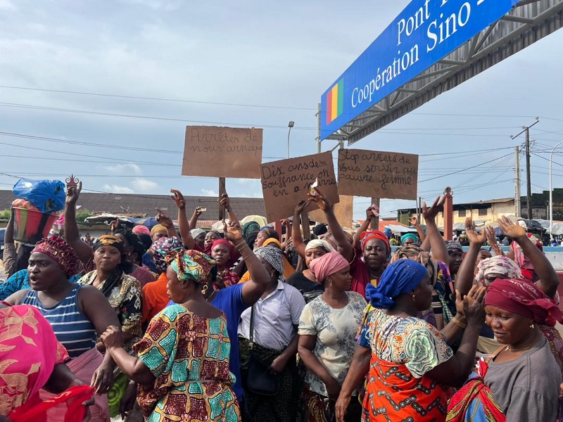 Sanoyah. Des femmes dans la rue